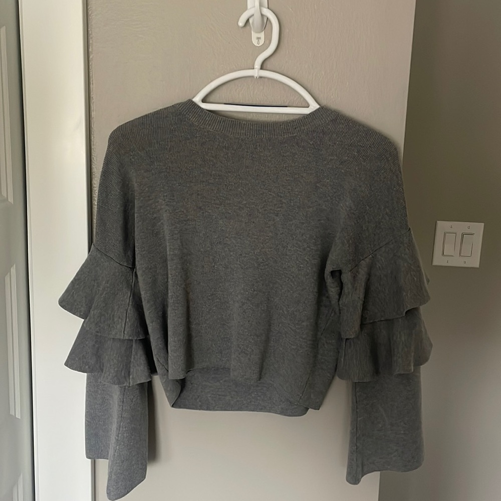 Gray sweater with ruffled sleeves